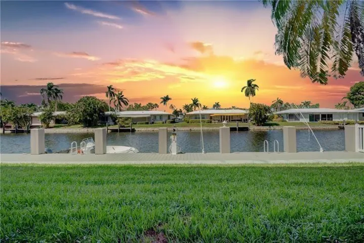 NO ASSESSMENT!!. THE BUILDING HAD A $1.5 MILLION DOLLAR RESTORATION WITH ITS 40 YEAR INSPECTION, SIRS, RESERVES, ASSESSMENTS ALL PAID BY SELLER!!!.. A BEACH & BOAT LOVERS DREAM!!.. A PRIVATE DEEDED BEACH ACCESS ACROSS THE STREET & NEW BOAT DOCK TO LIVE THE LIFESYTLE OF LAUDERDALE BY THE SEA. THIS HIGHLY DEMANDED 1 BEDROOM 1.5 BATH UNIT FEATURES THE PERFECT LOCATION IN A WELL MANAGED COMPLEX WITH ALL CERTIFICATIONS COMPLETED. THE UNIT IS MOVE IN READY. IT OFFERS RELAXING COURTYARD AND POOL VIEWS!