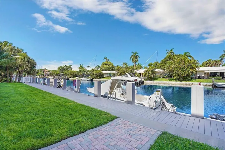 NO ASSESSMENT!!. THE BUILDING HAD A $1.5 MILLION DOLLAR RESTORATION WITH ITS 40 YEAR INSPECTION, SIRS, RESERVES, ASSESSMENTS ALL PAID BY SELLER!!!.. A BEACH & BOAT LOVERS DREAM!!.. A PRIVATE DEEDED BEACH ACCESS ACROSS THE STREET & NEW BOAT DOCK TO LIVE THE LIFESYTLE OF LAUDERDALE BY THE SEA. THIS HIGHLY DEMANDED 1 BEDROOM 1.5 BATH UNIT FEATURES THE PERFECT LOCATION IN A WELL MANAGED COMPLEX WITH ALL CERTIFICATIONS COMPLETED. THE UNIT IS MOVE IN READY. IT OFFERS RELAXING COURTYARD AND POOL VIEWS!