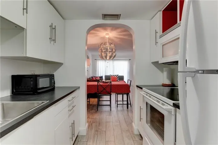 NO ASSESSMENT!!. THE BUILDING HAD A $1.5 MILLION DOLLAR RESTORATION WITH ITS 40 YEAR INSPECTION, SIRS, RESERVES, ASSESSMENTS ALL PAID BY SELLER!!!.. A BEACH & BOAT LOVERS DREAM!!.. A PRIVATE DEEDED BEACH ACCESS ACROSS THE STREET & NEW BOAT DOCK TO LIVE THE LIFESYTLE OF LAUDERDALE BY THE SEA. THIS HIGHLY DEMANDED 1 BEDROOM 1.5 BATH UNIT FEATURES THE PERFECT LOCATION IN A WELL MANAGED COMPLEX WITH ALL CERTIFICATIONS COMPLETED. THE UNIT IS MOVE IN READY. IT OFFERS RELAXING COURTYARD AND POOL VIEWS!