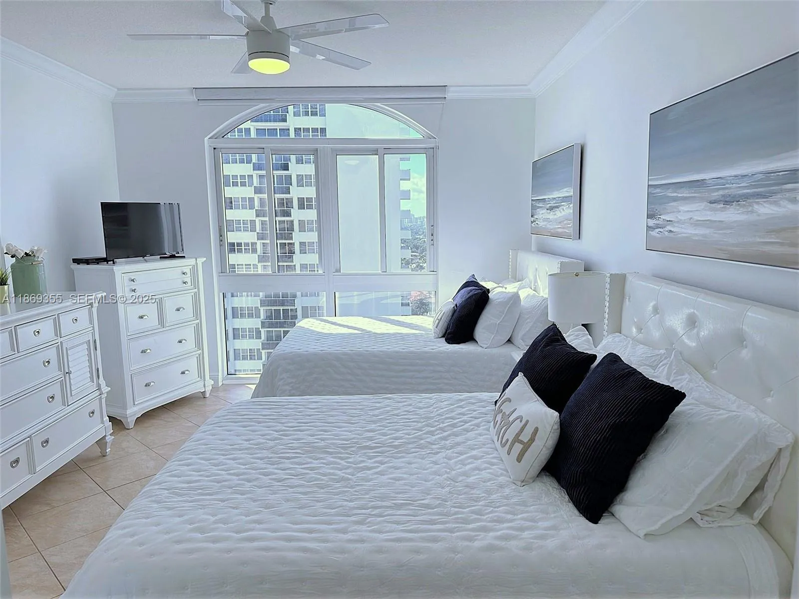 2 Double beds and tv