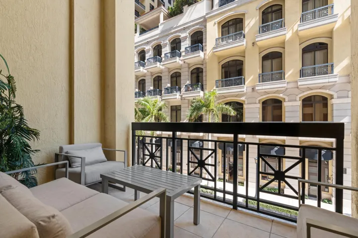 228 Spacious Balcony