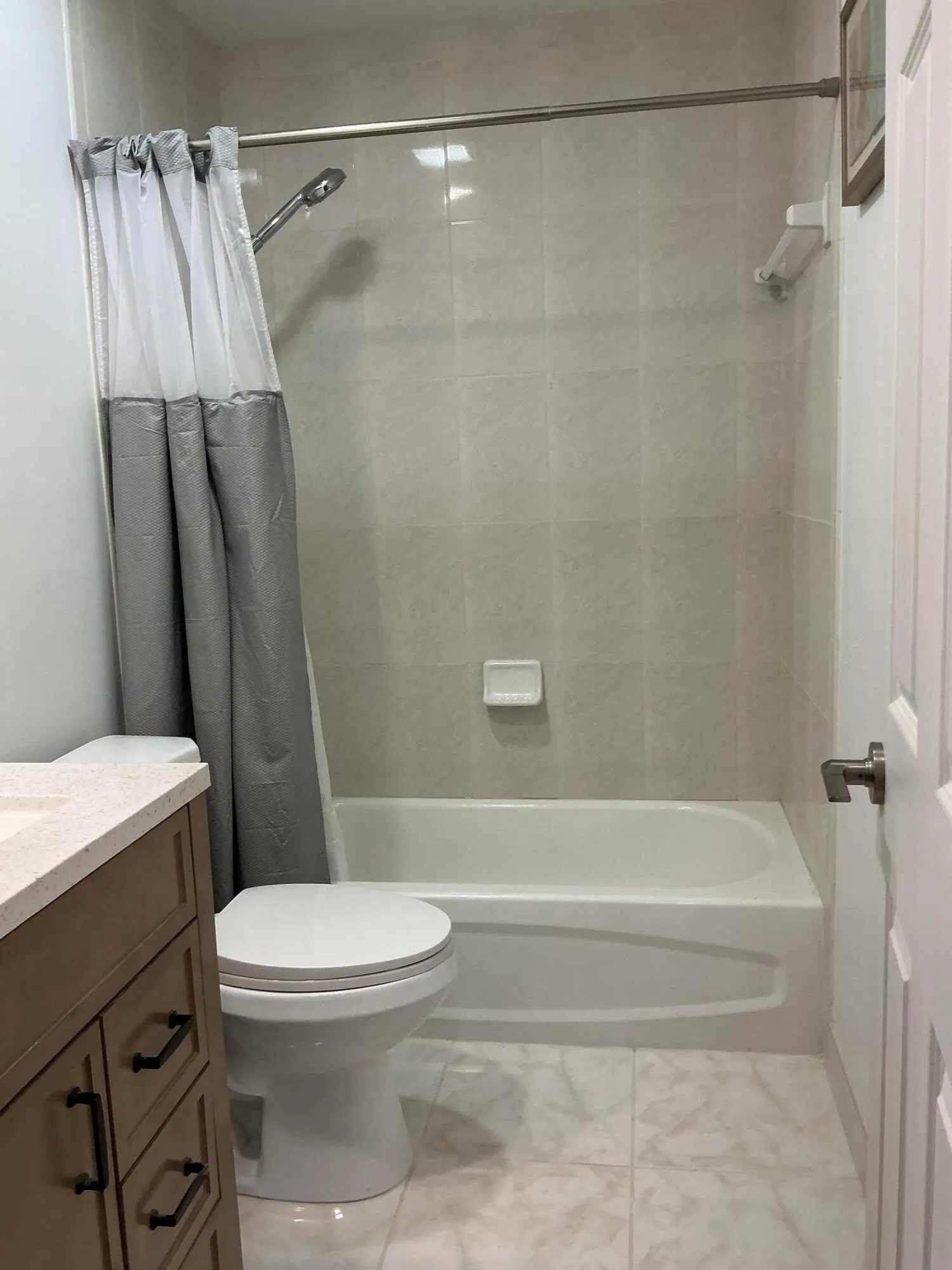 2 nd fl bath