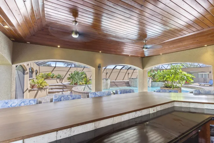 Outdoor bar