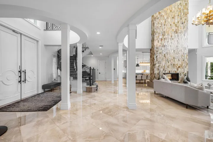 121_Royal_Palm_Way_06