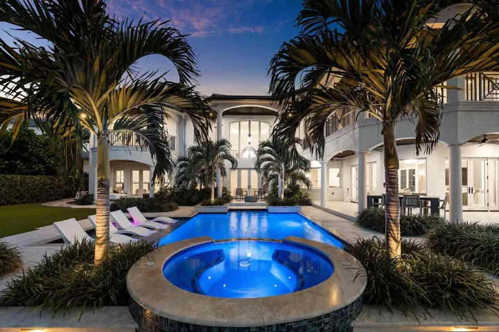 121_Royal_Palm_Way_Dusk_11