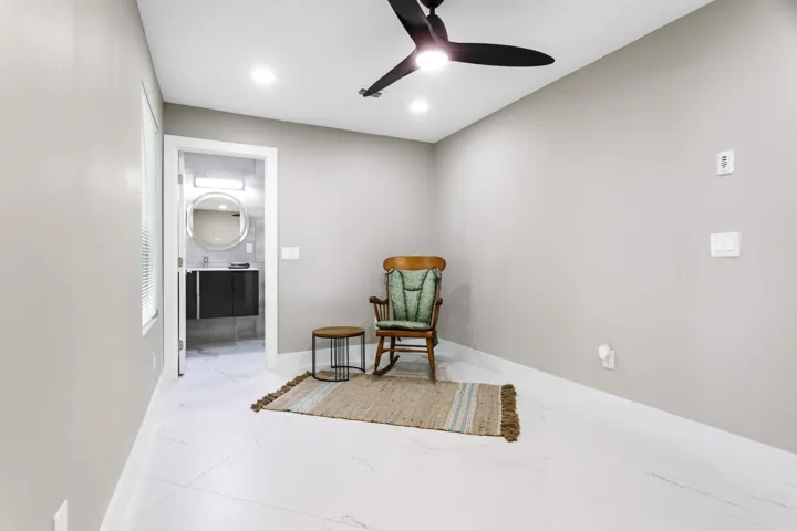 Versatile BR, Office, Den