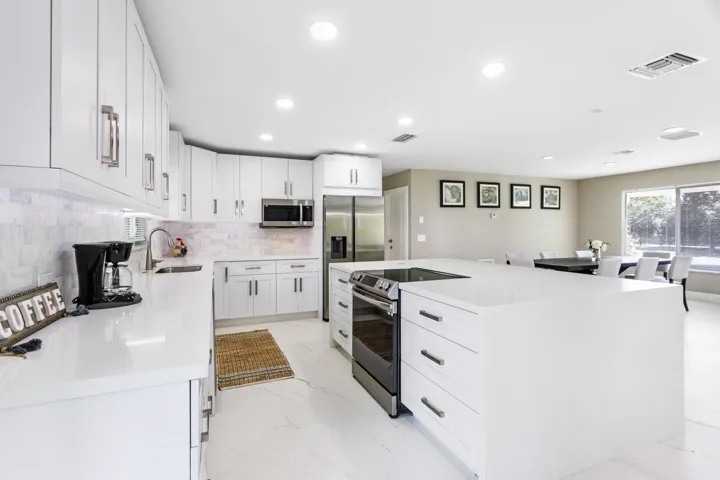 Quartz Island and Countertops