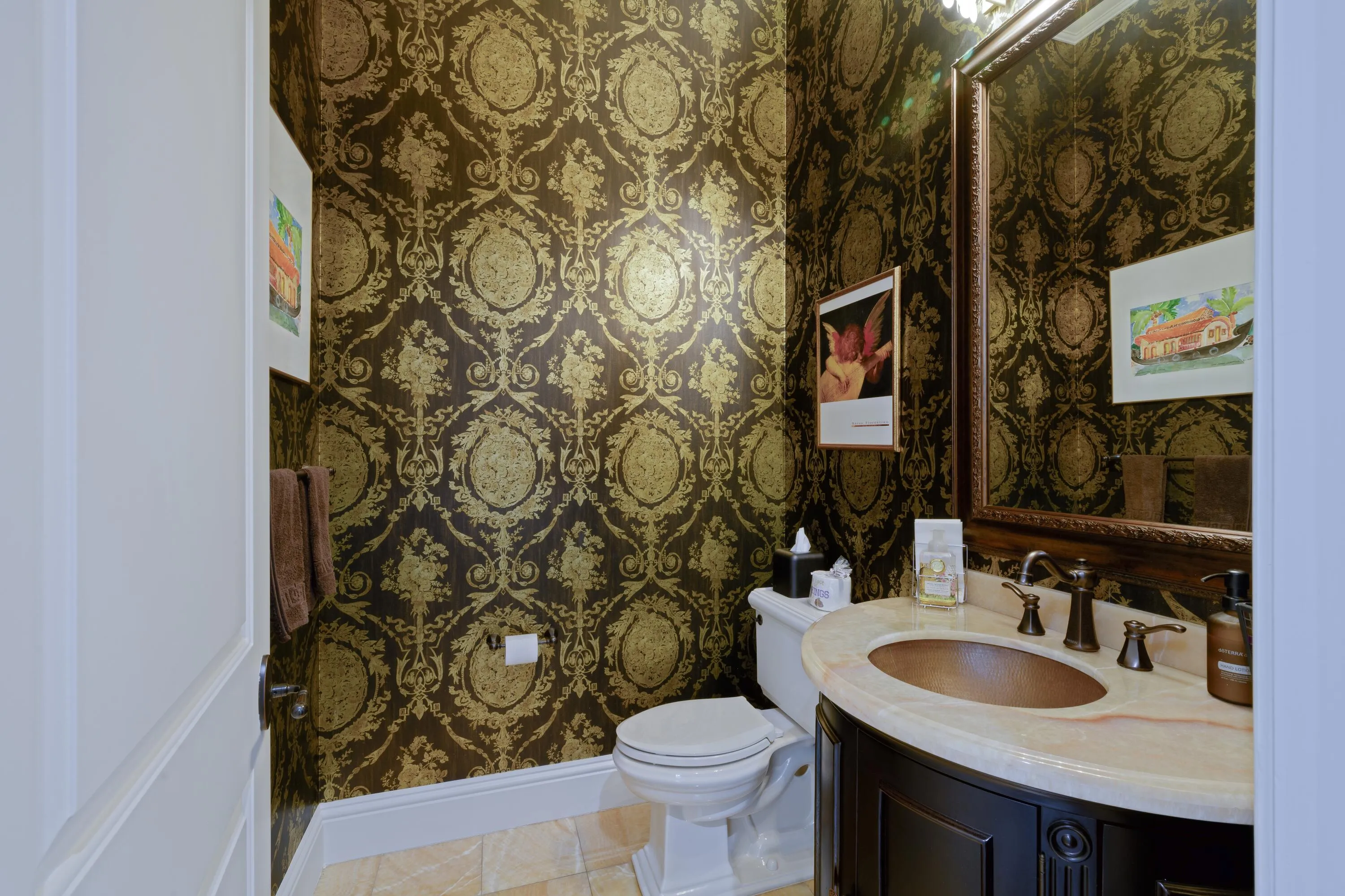 POWDER ROOM - 1ST FL