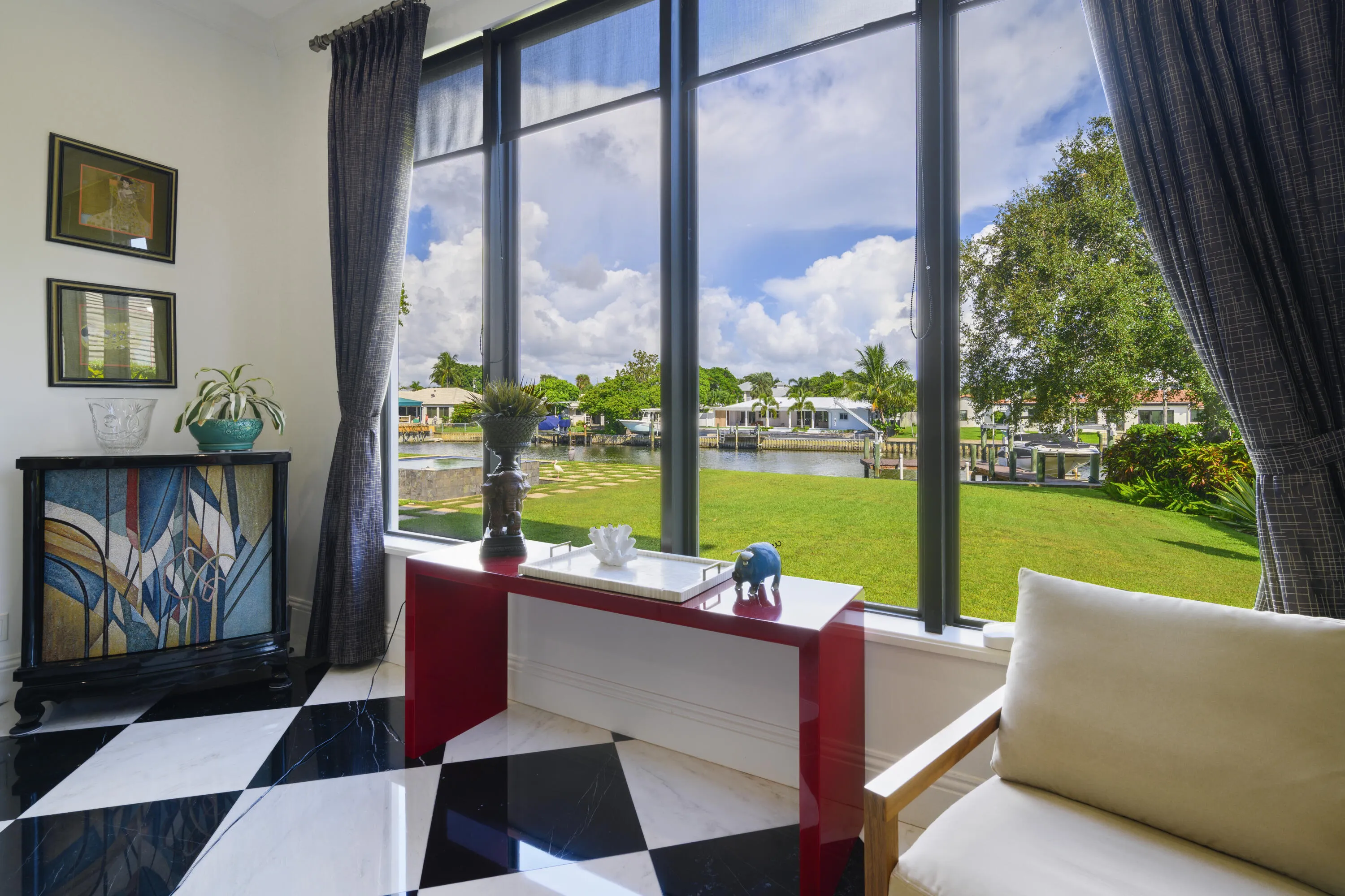 FAMILY ROOM VIEW