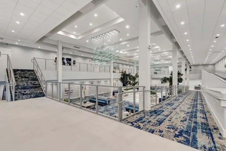 6 Clubhouse