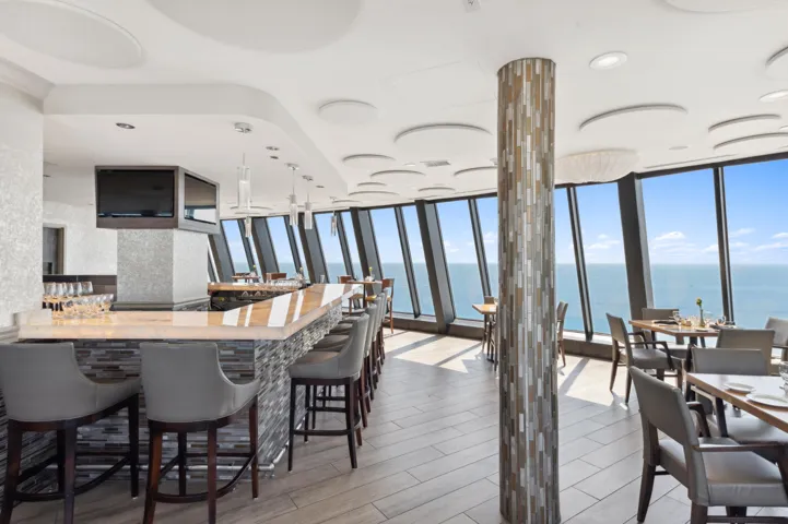 30. Marquis Lounge