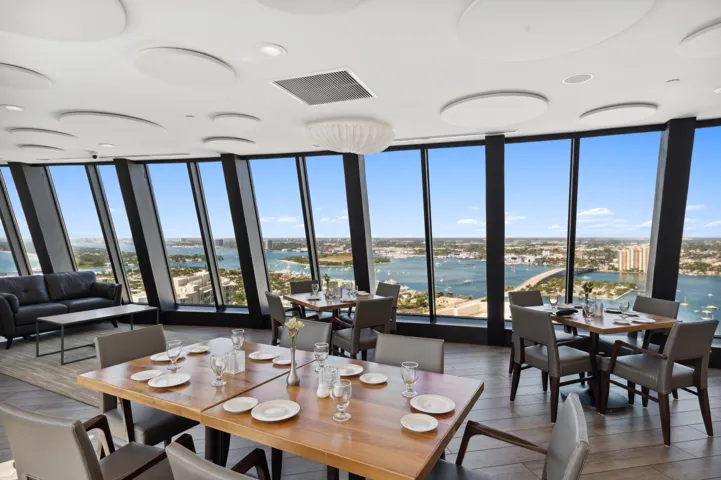 27. Marquis Lounge