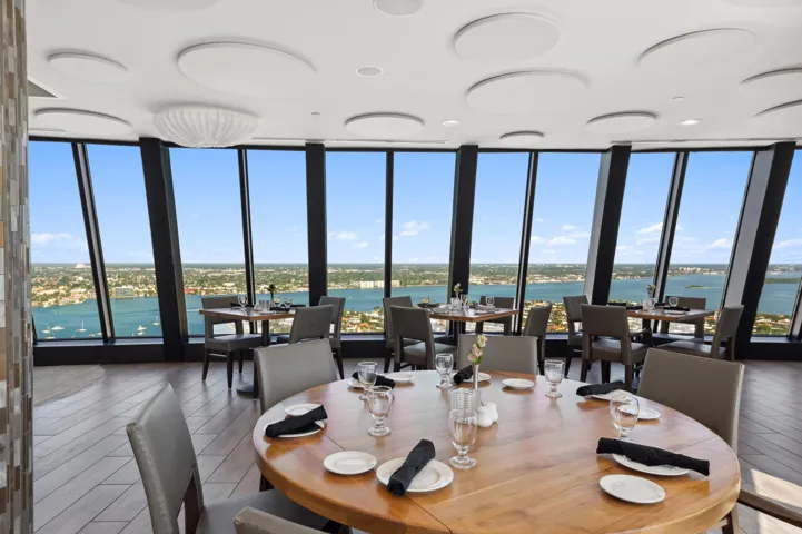 29. Marquis Lounge