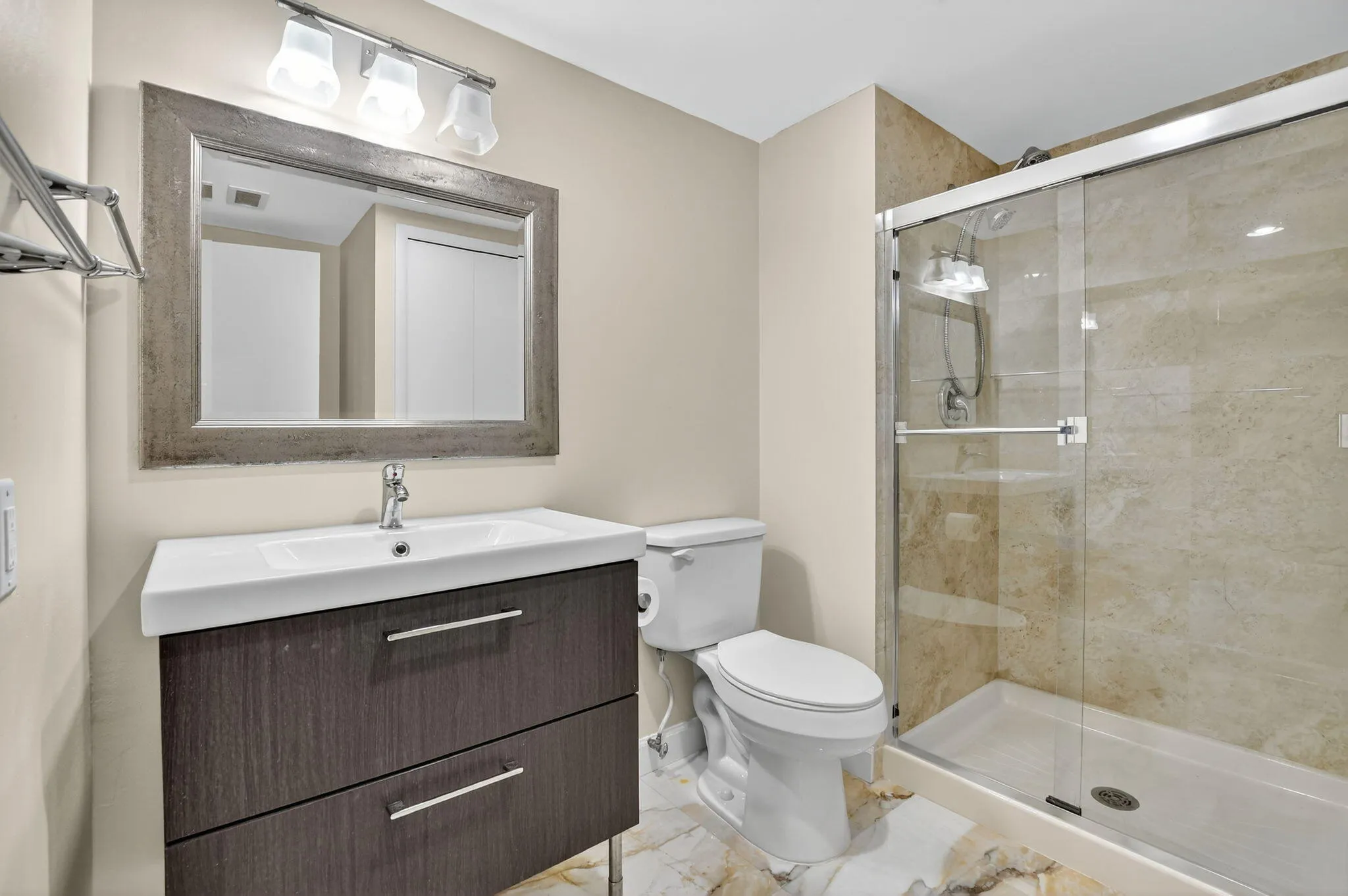 2nd Bathroom