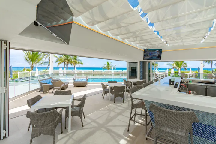 Poolside Bar