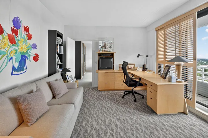 Guest Suite 3 (Office)