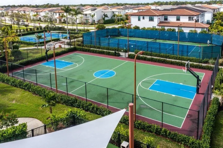Alton - Tennis Baskeball Courts