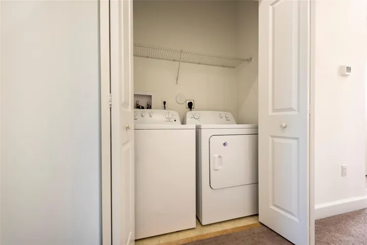 washer/dryer UPSTAIRS
