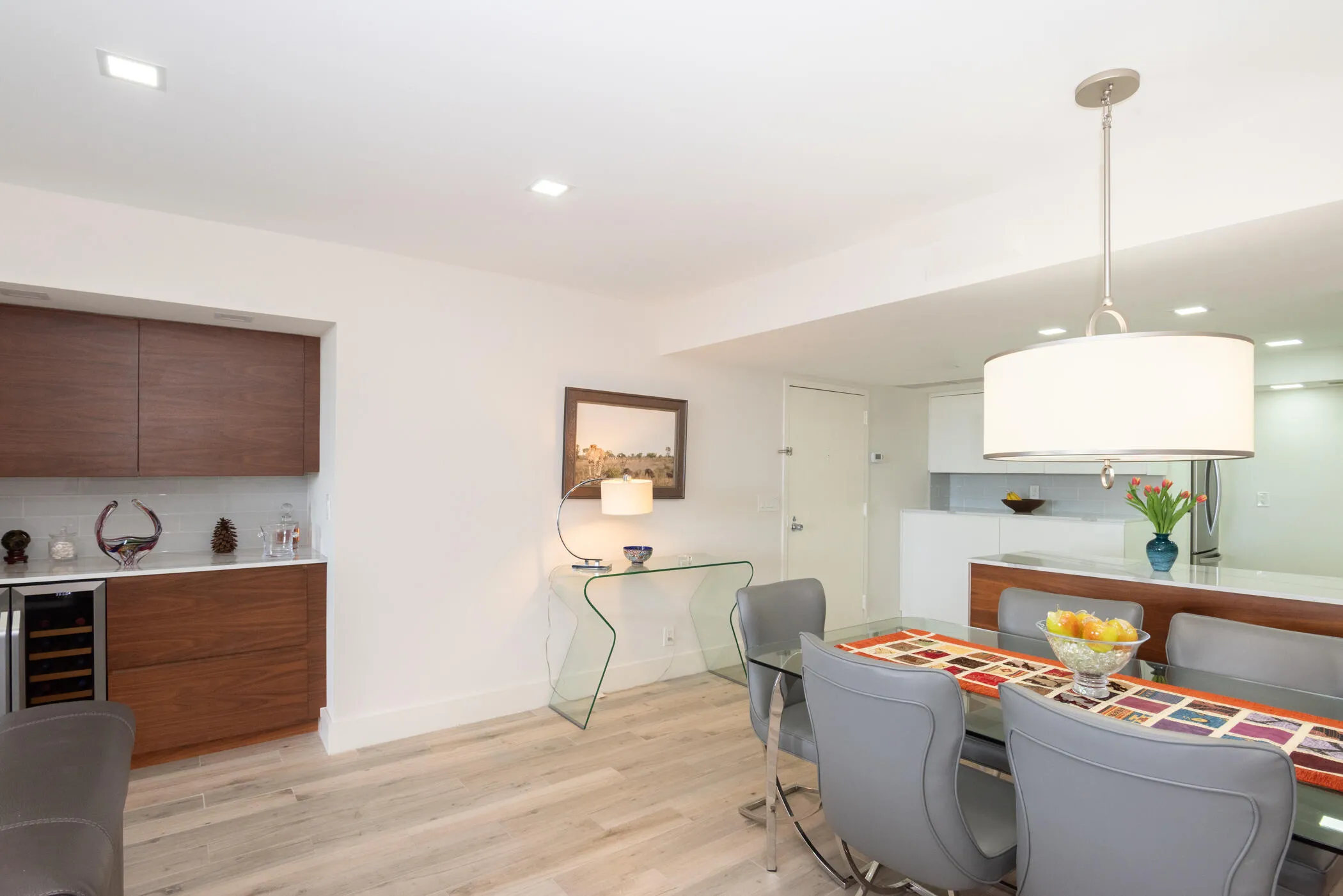 © Clark-2400 Presidential Way 801-015