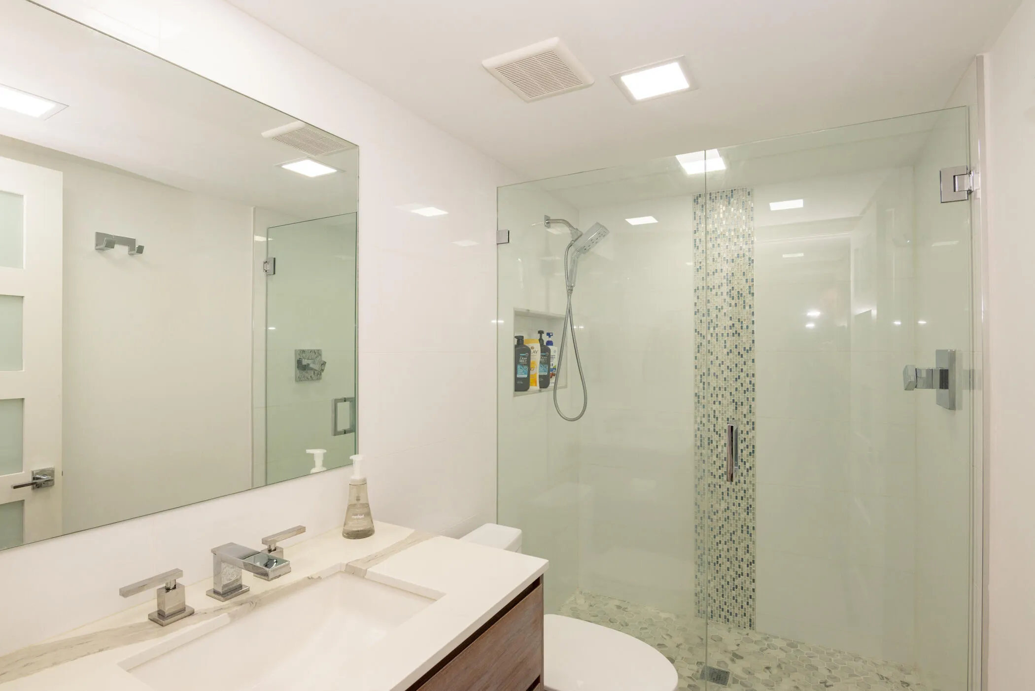 © Clark-2400 Presidential Way 801-023
