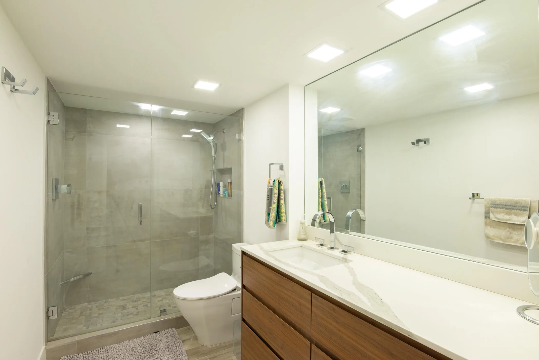 © Clark-2400 Presidential Way 801-027