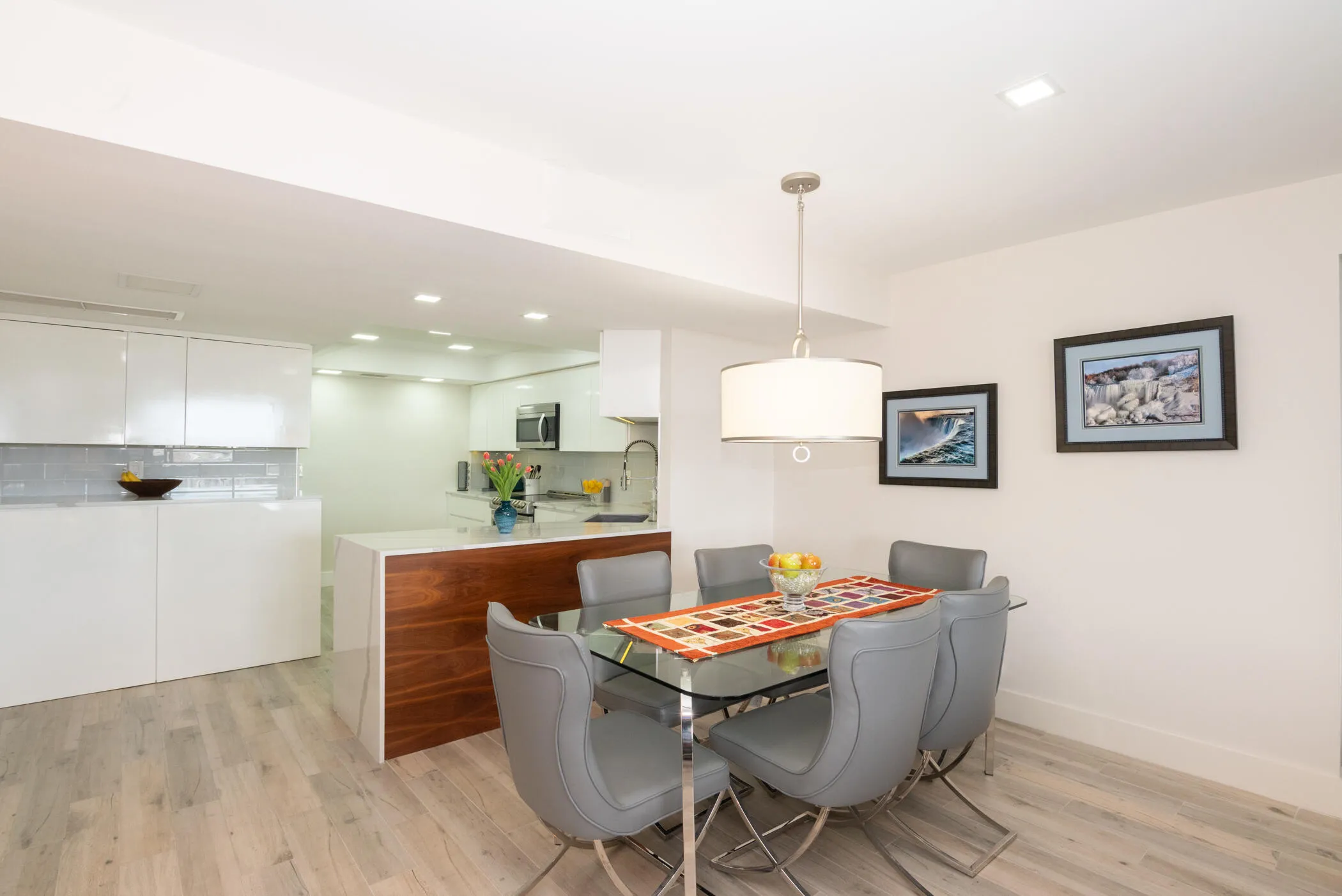 © Clark-2400 Presidential Way 801-004