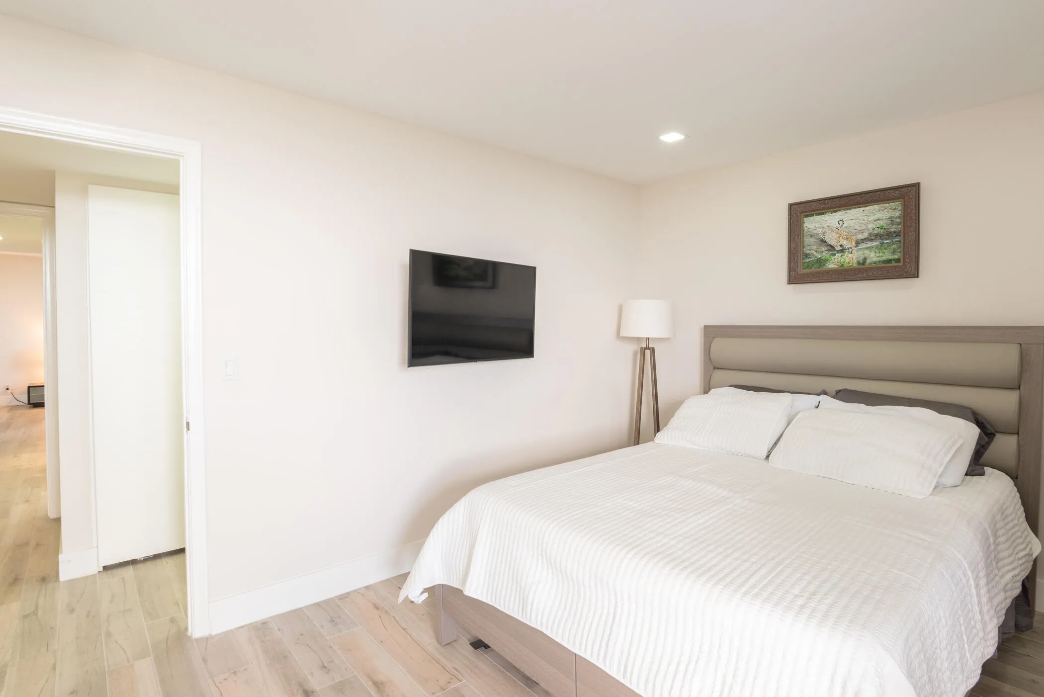 © Clark-2400 Presidential Way 801-022