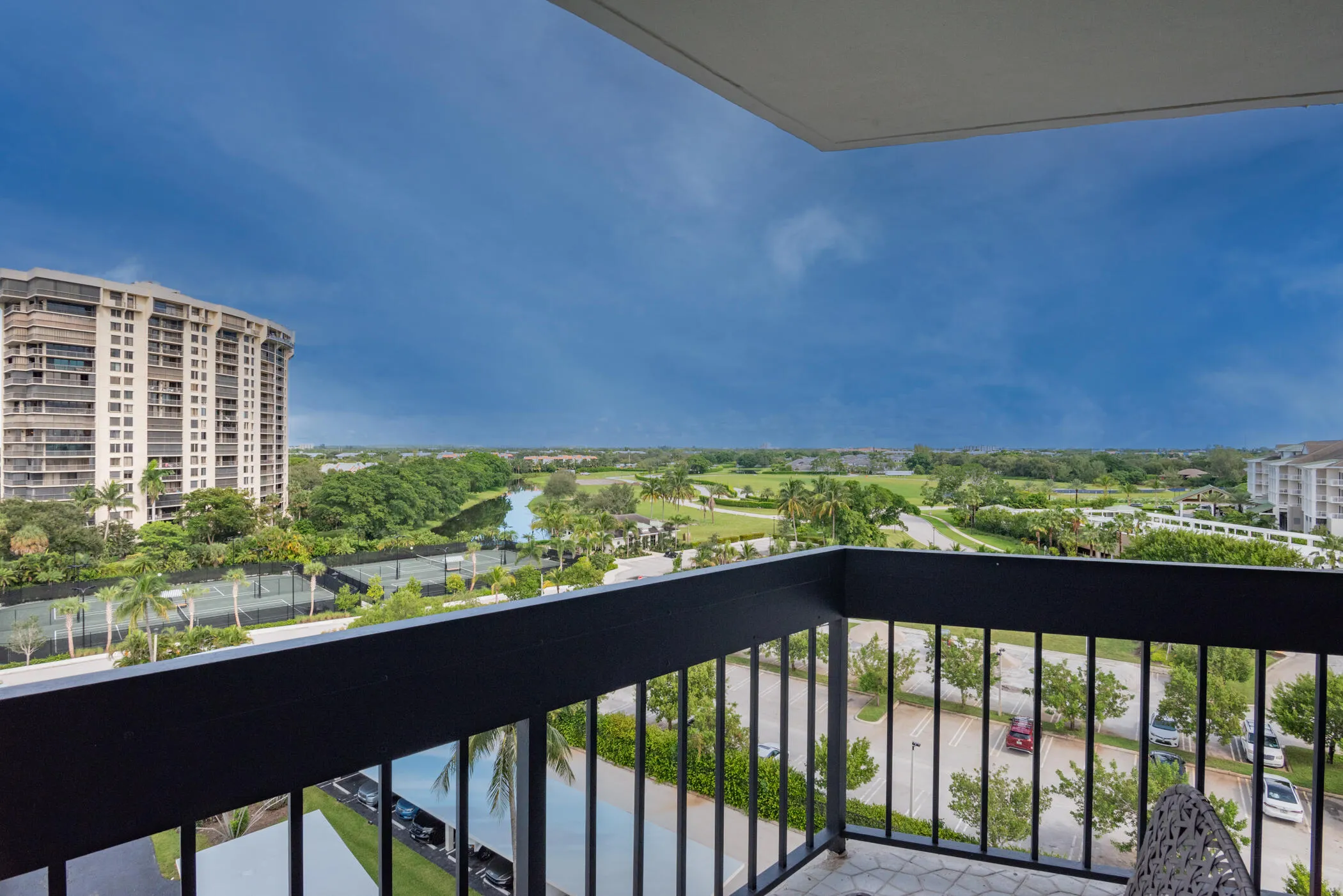 © Clark-2400 Presidential Way 801-028