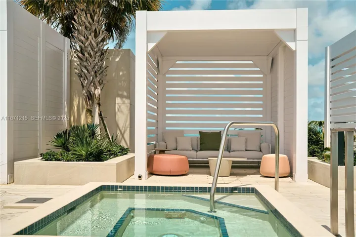 Cabanas & Jacuzzi