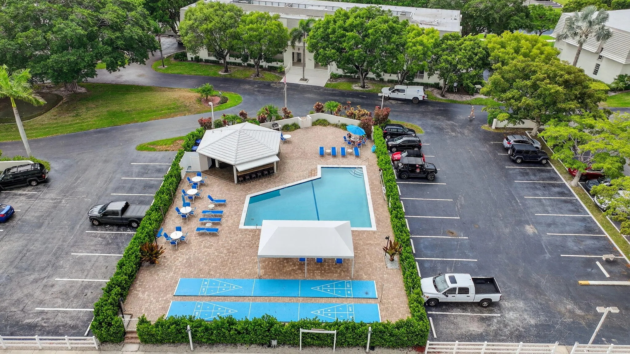 Plenty of covered areas around the pool, nice and close to the docks
