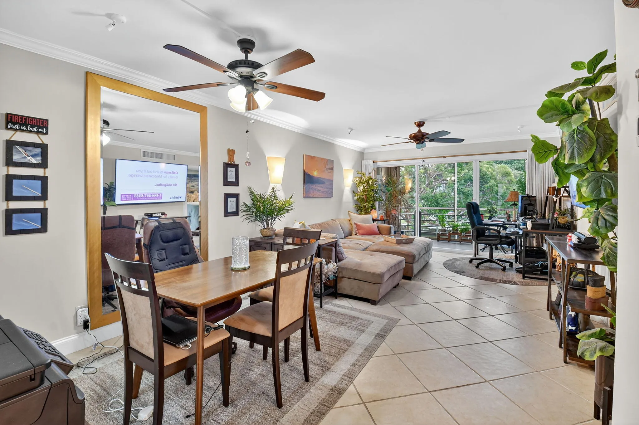 Dining Rm with build in MIRROR