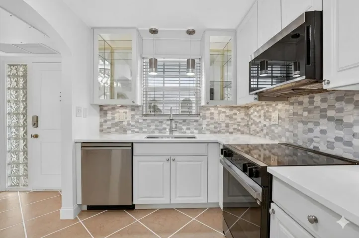 Edited Photo Shows Kitchen without personal items