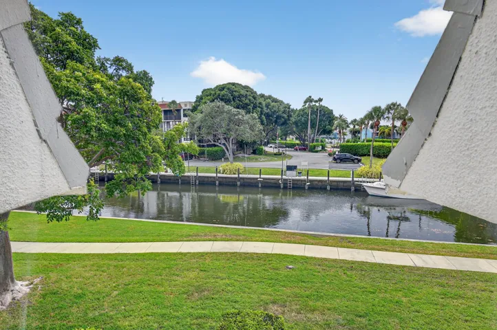 Serene canal views, just a few blocks from the ICW