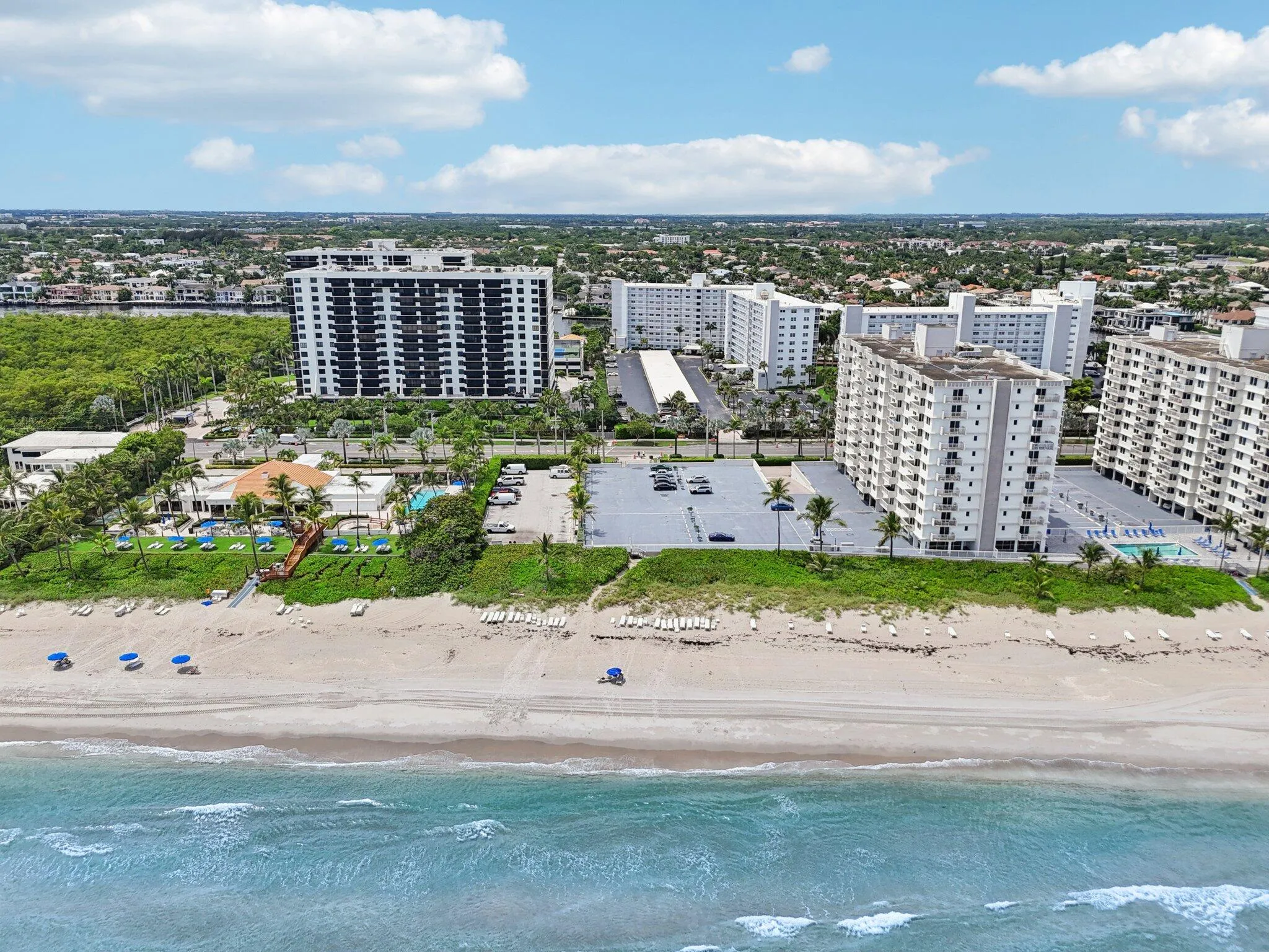 Deeded Beach Access with Chairs