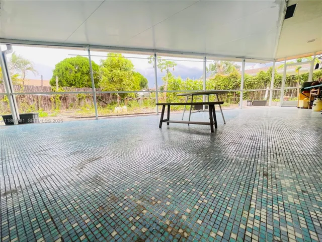 screened in patio