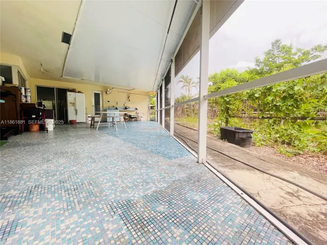 screened in patio