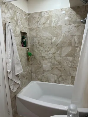 2ND BATHROOM AT THE 2ND FLOOR