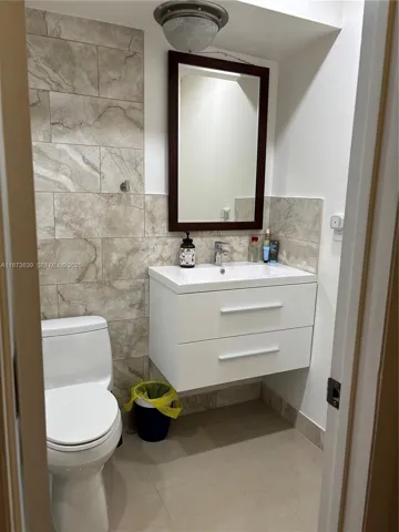 2ND BATHROOM AT THE 2ND FLOOR