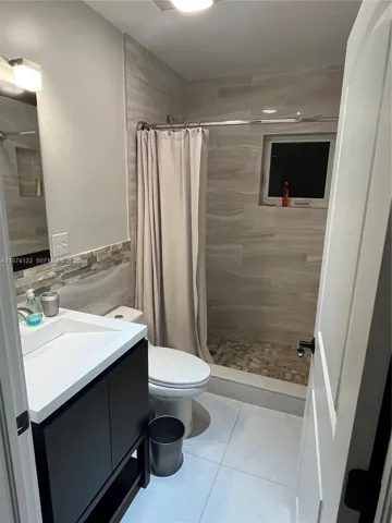 Bathroom #2 en-suite