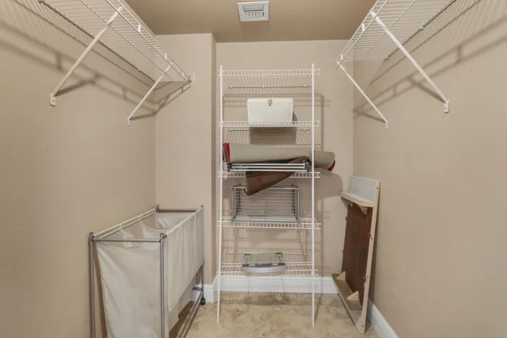Master Bedroom Walki-n Closet