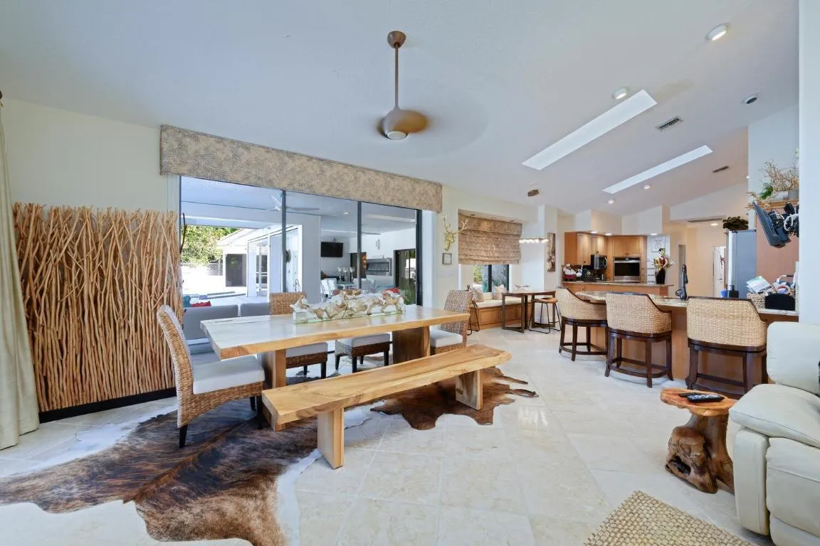 Casual Dining Area