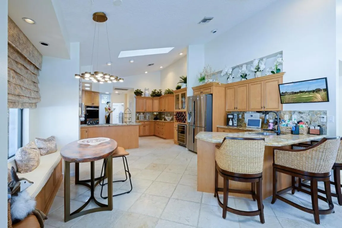 Kitchern and Breakfast nook