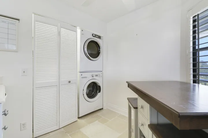 Breakfast Nook & Laundry