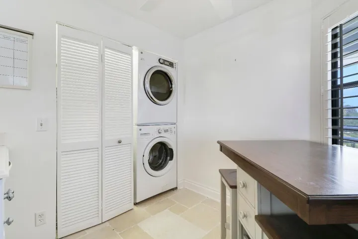 Breakfast Nook & Laundry
