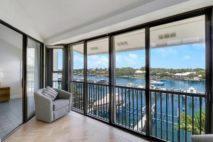 Panoramic Intracoastal Views