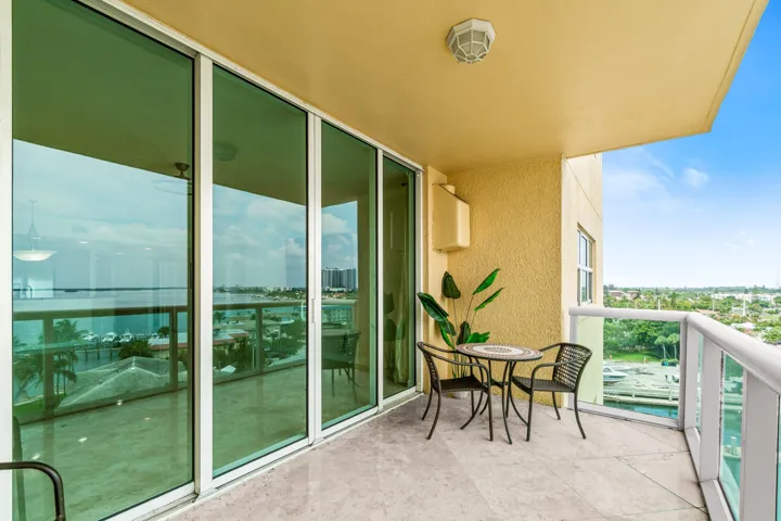 027-2650LakeShoreDrive-703-WestPalmBeach