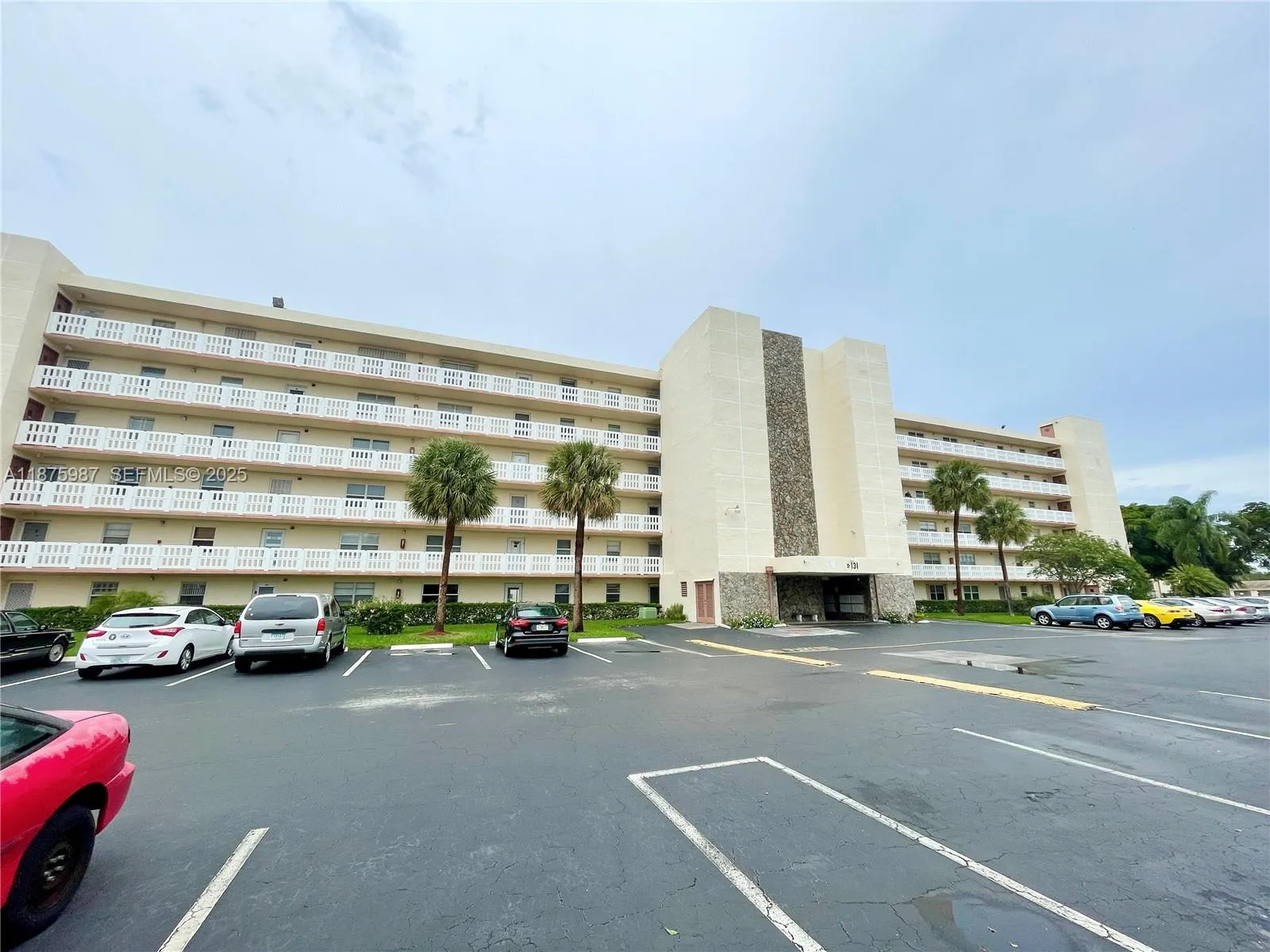 Parking space convenient located close to the elevator
