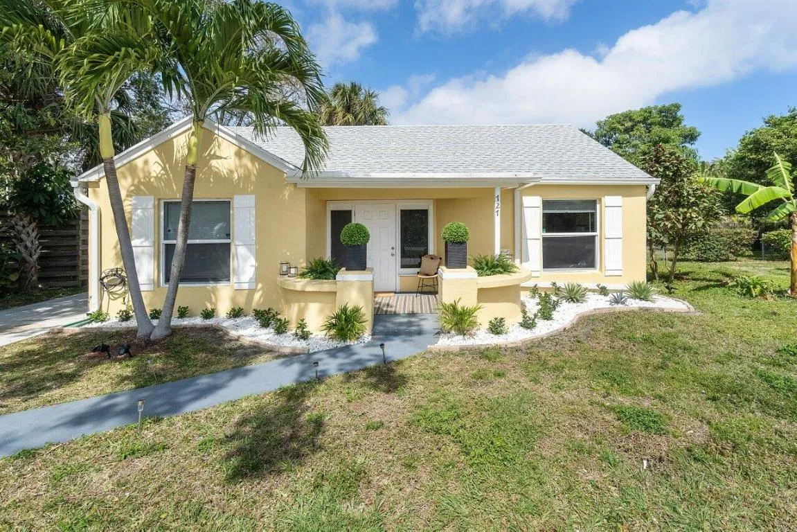 002-727SouthLakeDrive-Lantana-FL-33462-S