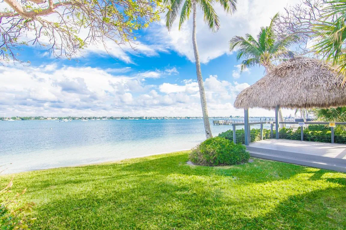 PBH_Tiki Hut