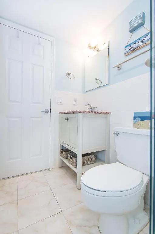PBH_Guest Bathroom2